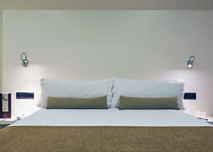 Otel Bcn Urbaness Del Comte Barselona